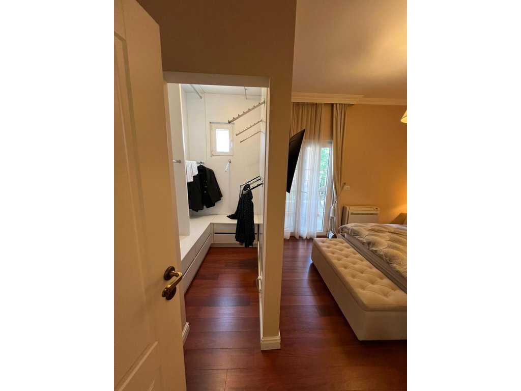 Shitet apartament luksoz 2+1+post parkimi tek liqeni i thate (8)