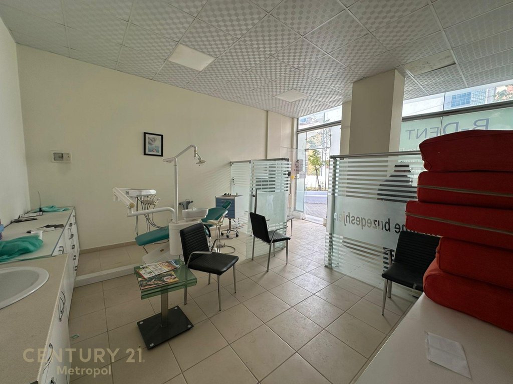 Commercial unit for sale, Astir