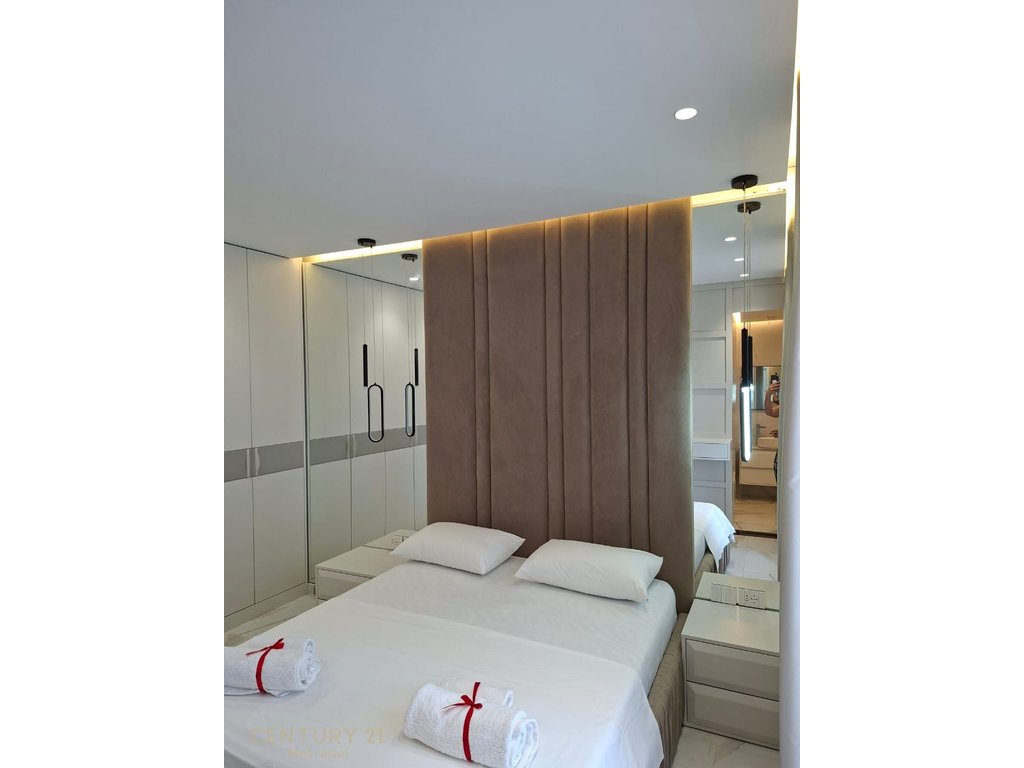 Apartament 3+2+ garazhd me qira në Astir, Tiranë -