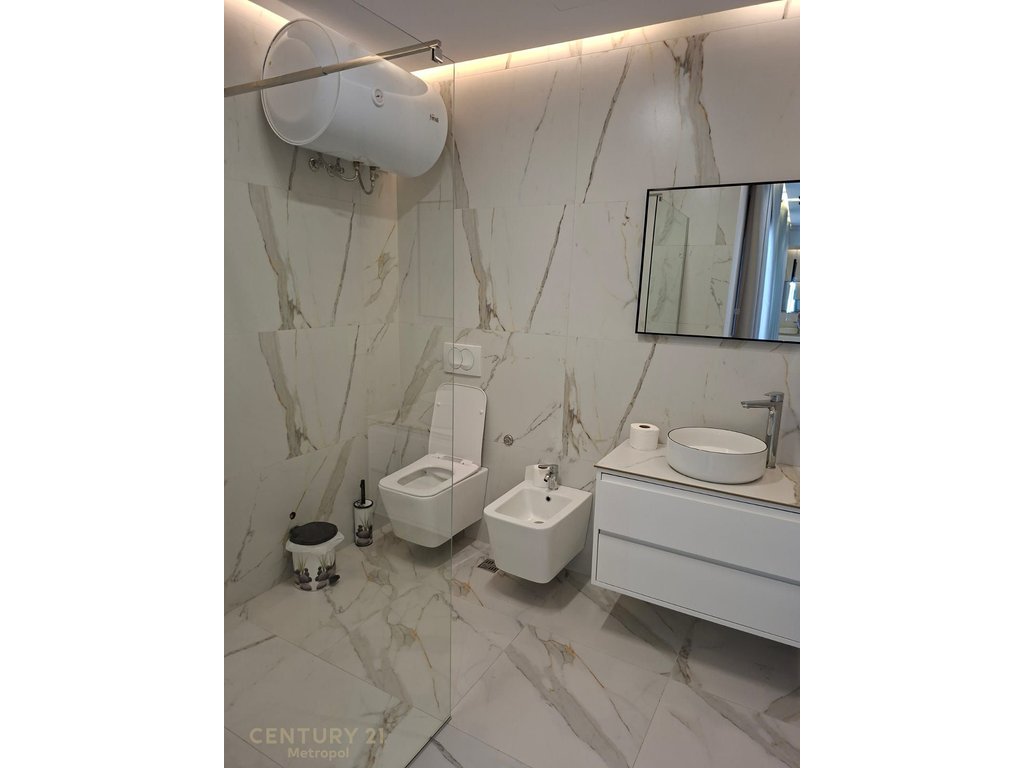 Apartament 3+2+ garazhd me qira në Astir, Tiranë -