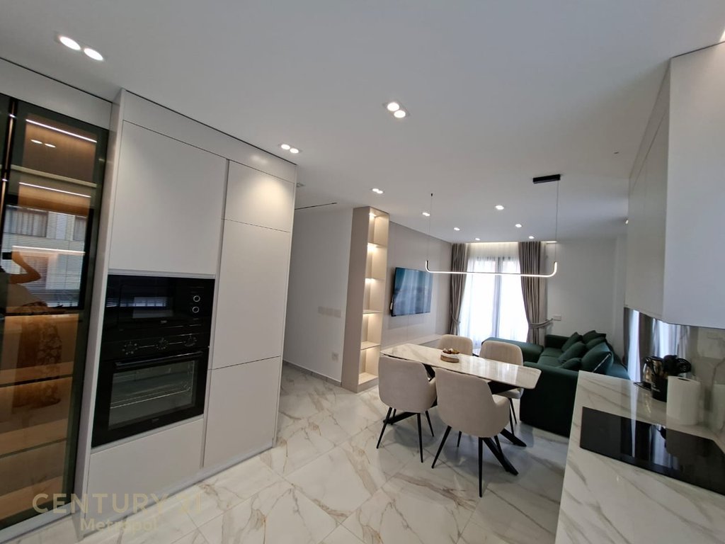 Apartament 3+2+ garazhd me qira në Astir, Tiranë -