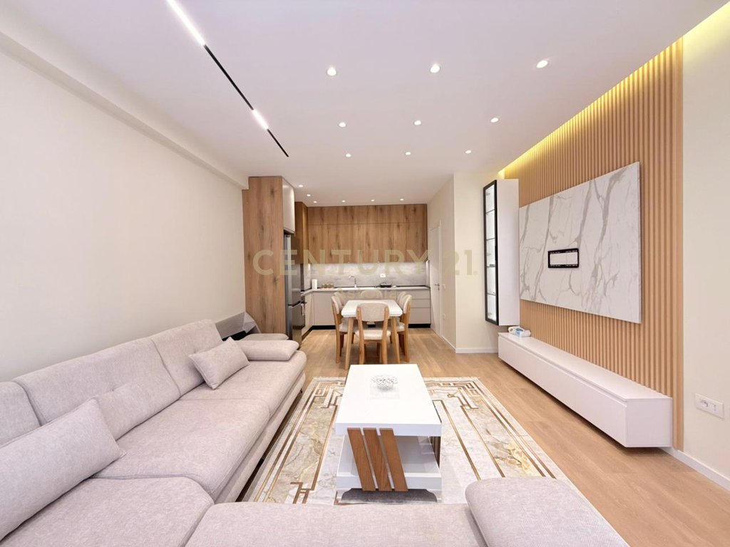 Apartament 3+2+ garazhd me qira në Astir, Tiranë -