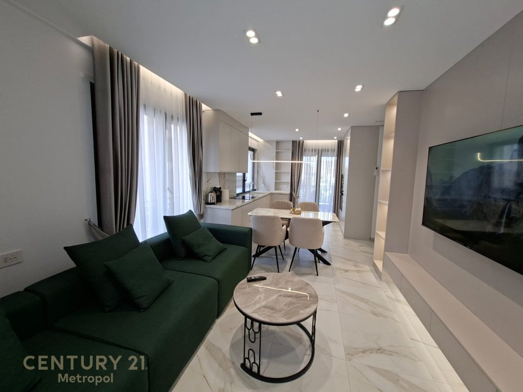 Apartament 3+2+ garazhd me qira në Astir, Tiranë -