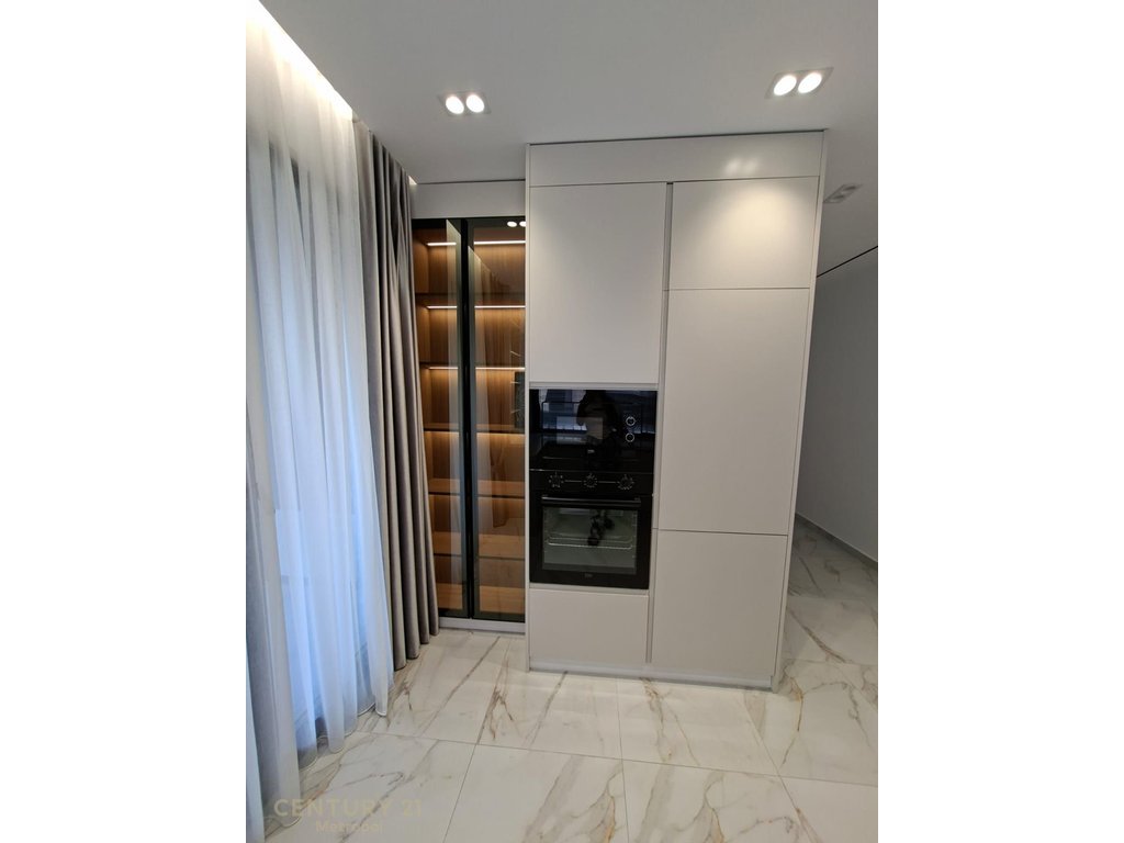 Apartament 3+2+ garazhd me qira në Astir, Tiranë -