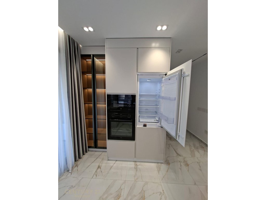 Apartament 3+2+ garazhd me qira në Astir, Tiranë -