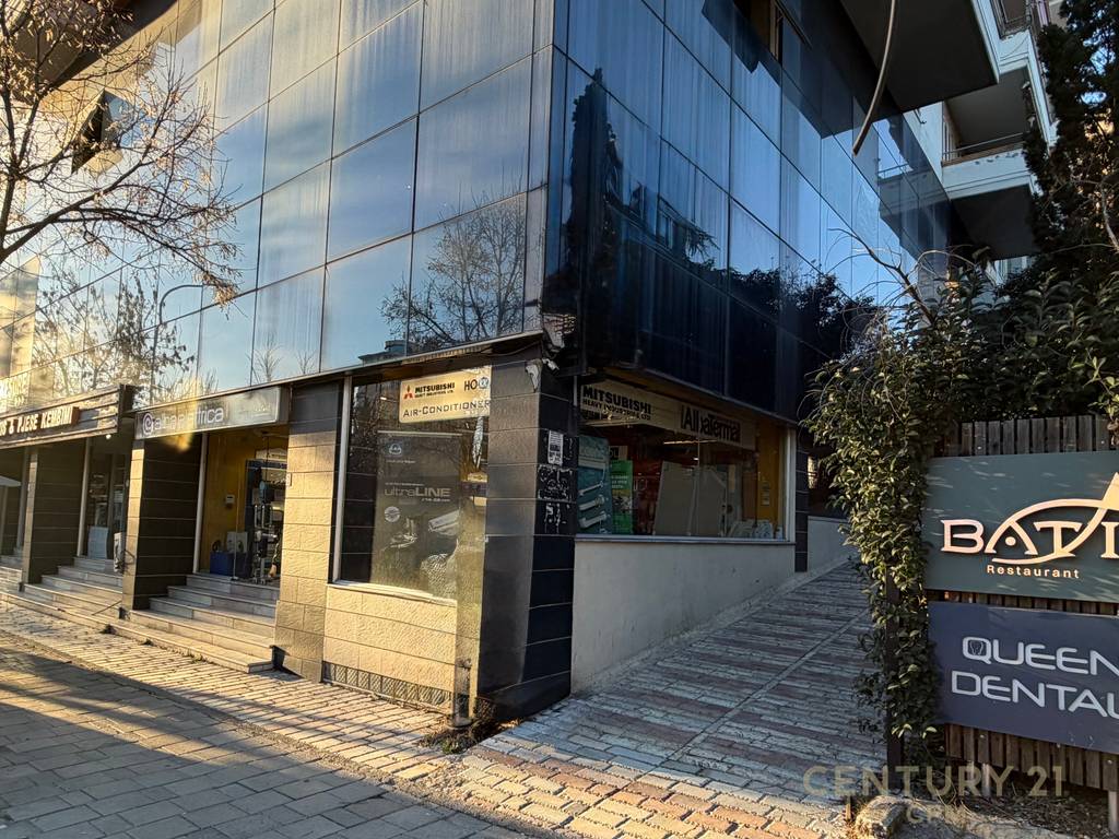 Espaço comercial para alugar na rua tefta tashko koco!