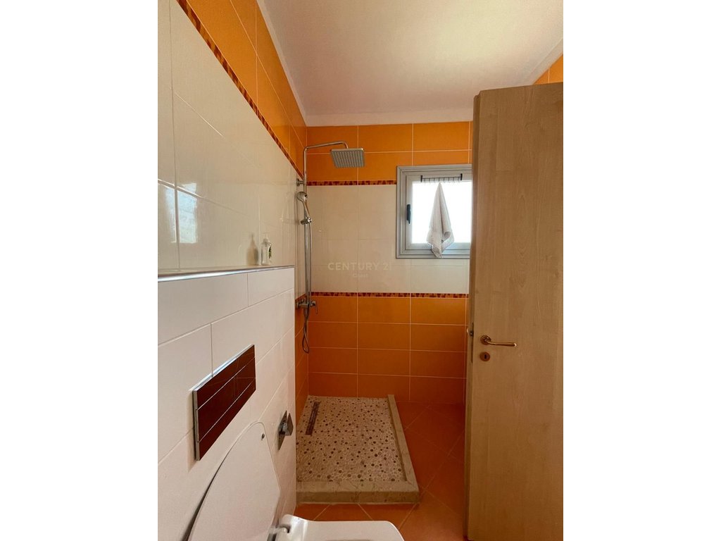 À venda ou para alugar: Apartamento 2+1 – Residência odeon, Vlorë!