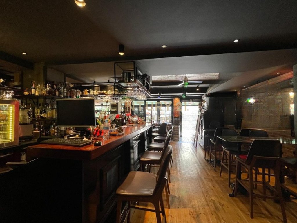 Vendita - bar-lounge in una delle zone più frequentate di Saranda