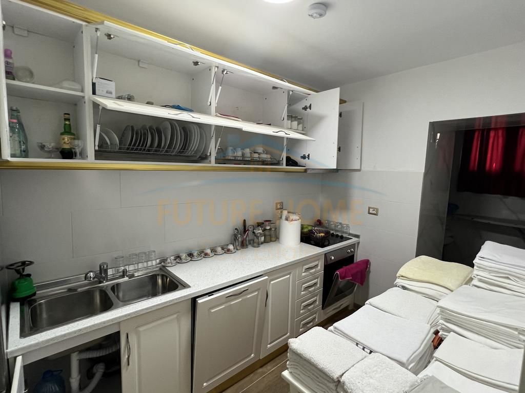 In vendita, casa di ospitalità, vicino al mercato, Korçë.