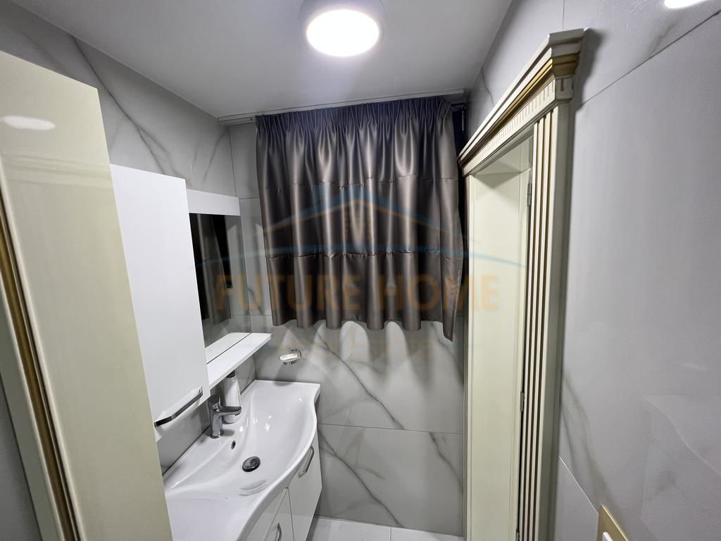 In vendita, casa di ospitalità, vicino al mercato, Korçë.