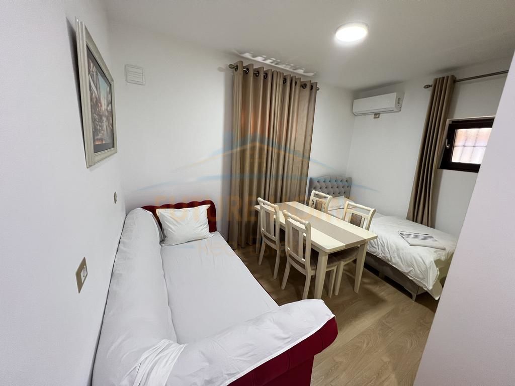 In vendita, casa di ospitalità, vicino al mercato, Korçë.