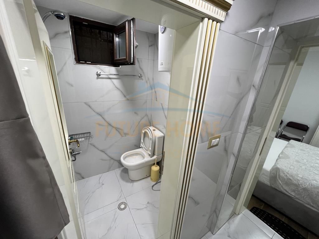 In vendita, casa di ospitalità, vicino al mercato, Korçë.