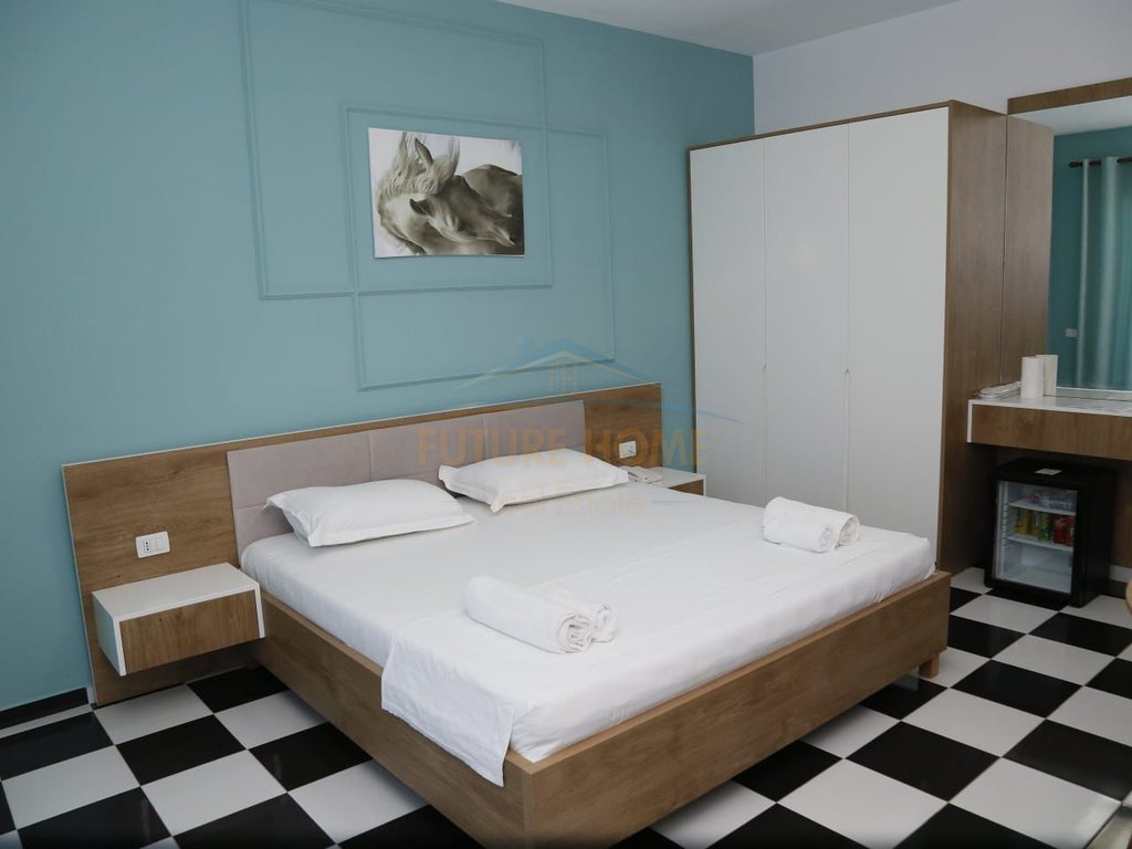 À venda, hotel, golem