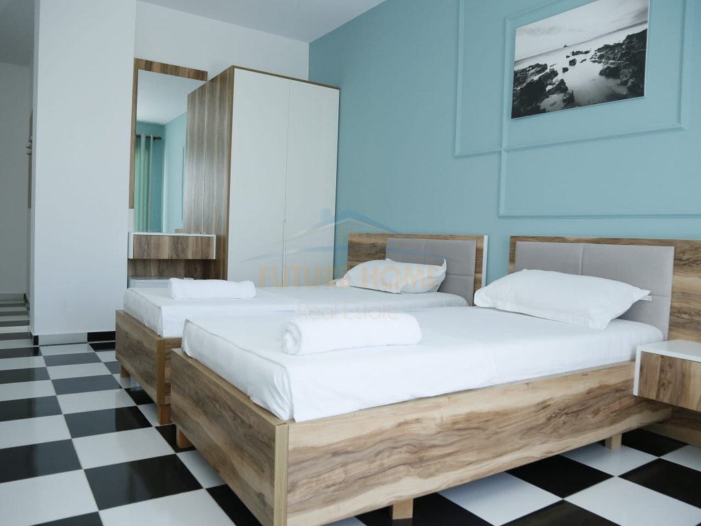 À venda, hotel, golem