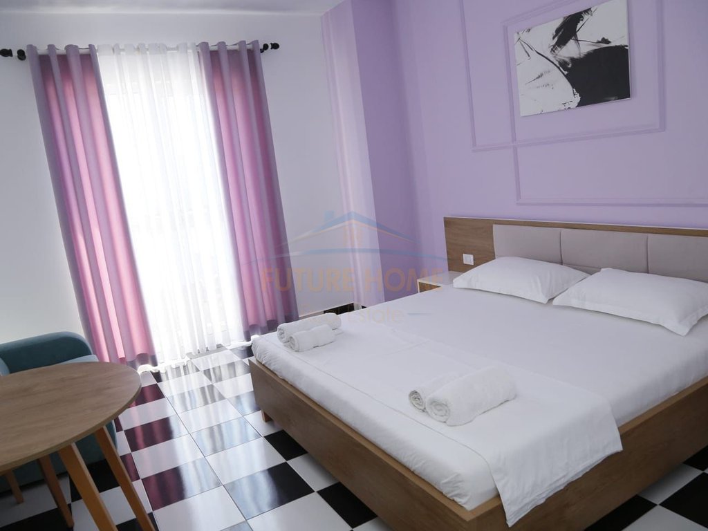 À venda, hotel, golem