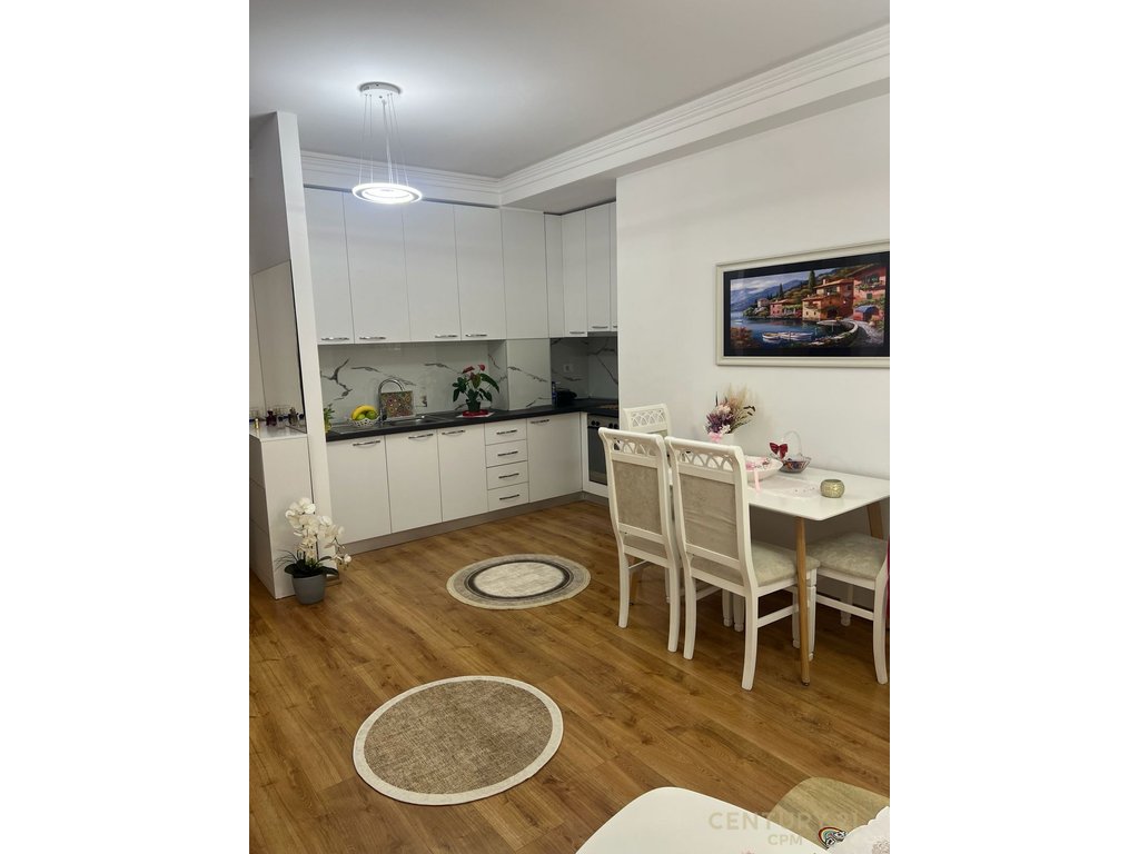 Apartamento 2+1+2 à venda na kodra e diellit!