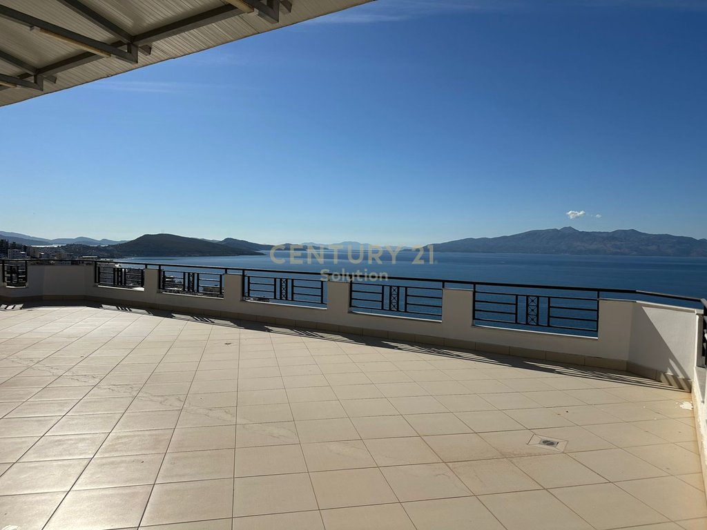 Penthouse 3+1+2+ veranda zu verkauf in Saranda!