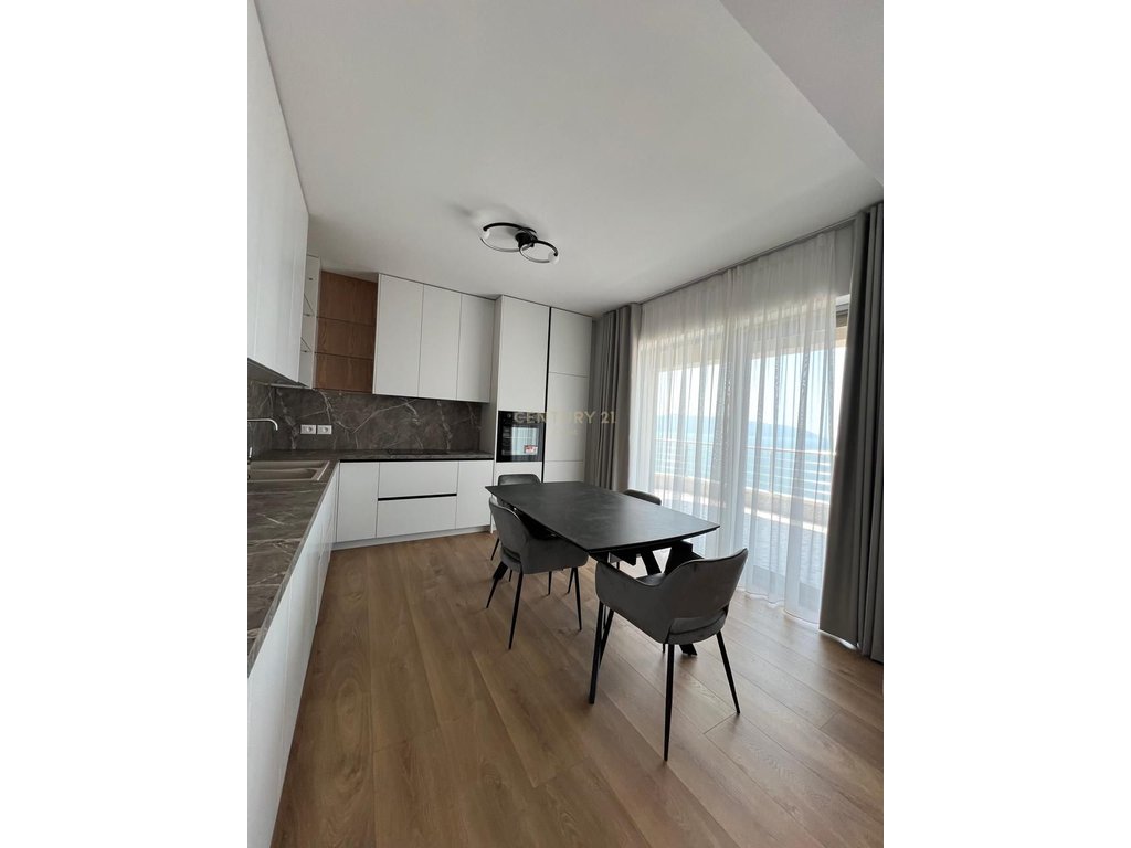 Apartamento de luxo 2+1+2 para alugar, vista total do mar de cada quarto, vlore!
