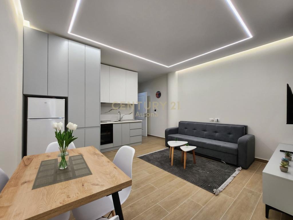 Apartamento de luxo 2+1+2 para alugar, vista total do mar de cada quarto, vlore!