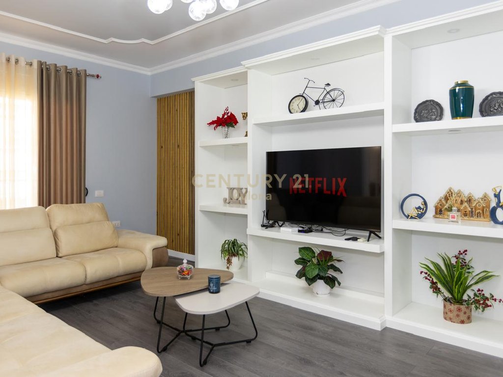 Apartamento de luxo 2+1+2 para alugar, vista total do mar de cada quarto, vlore!