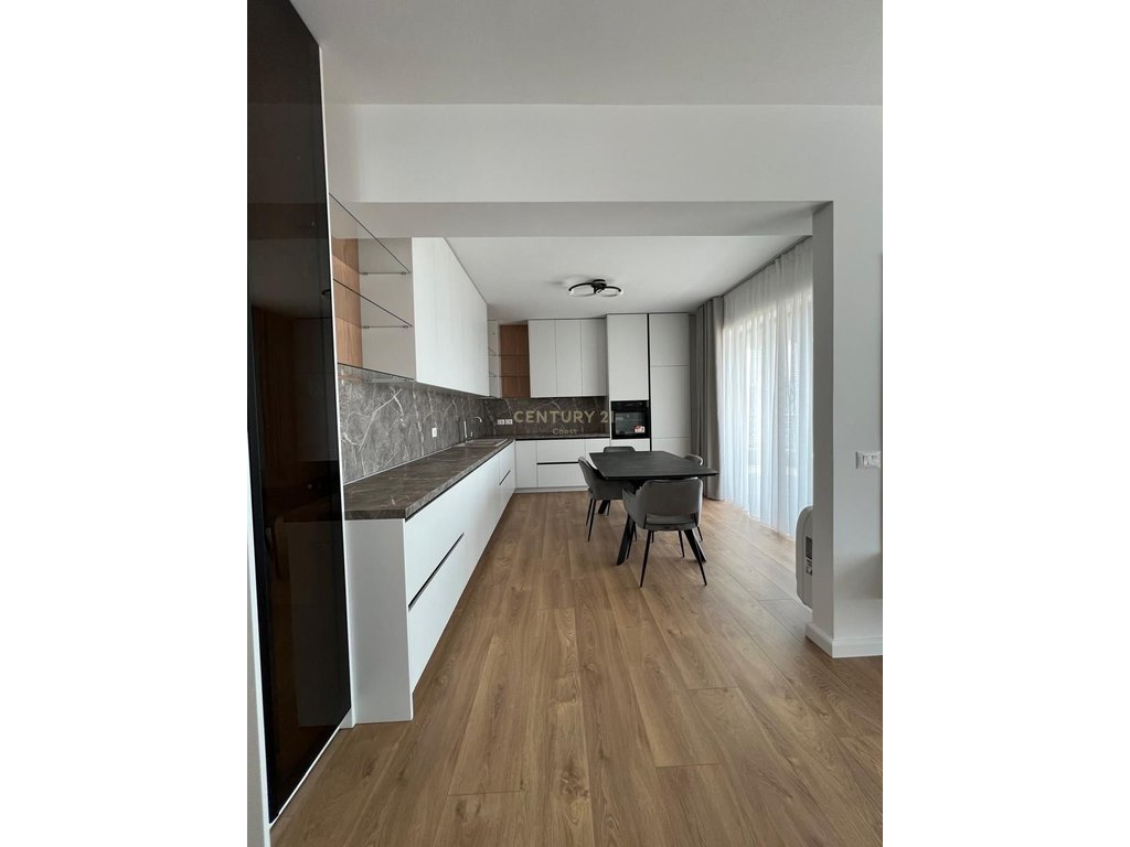 Apartamento de luxo 2+1+2 para alugar, vista total do mar de cada quarto, vlore!