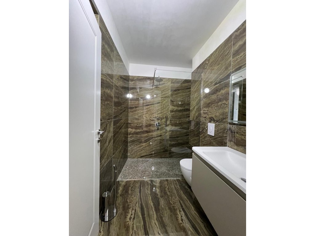 Apartamento de luxo 2+1+2 para alugar, vista total do mar de cada quarto, vlore!