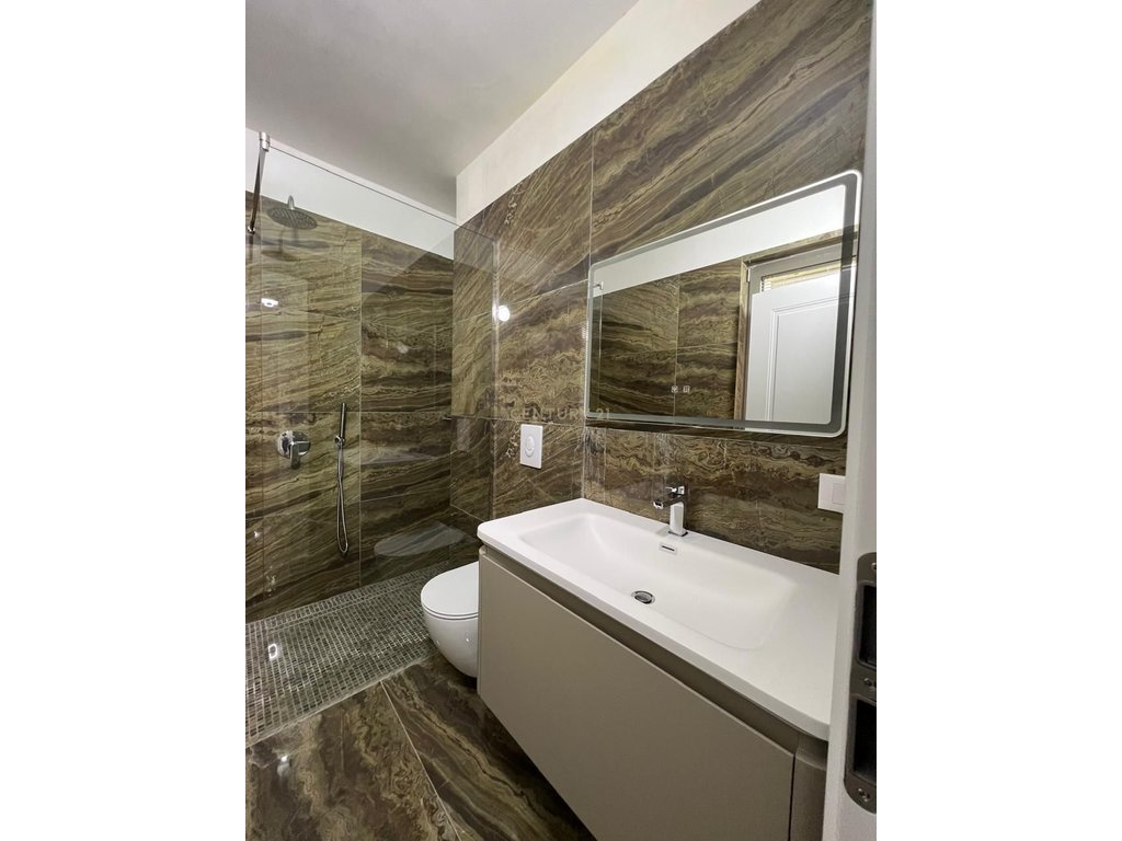 Apartamento de luxo 2+1+2 para alugar, vista total do mar de cada quarto, vlore!