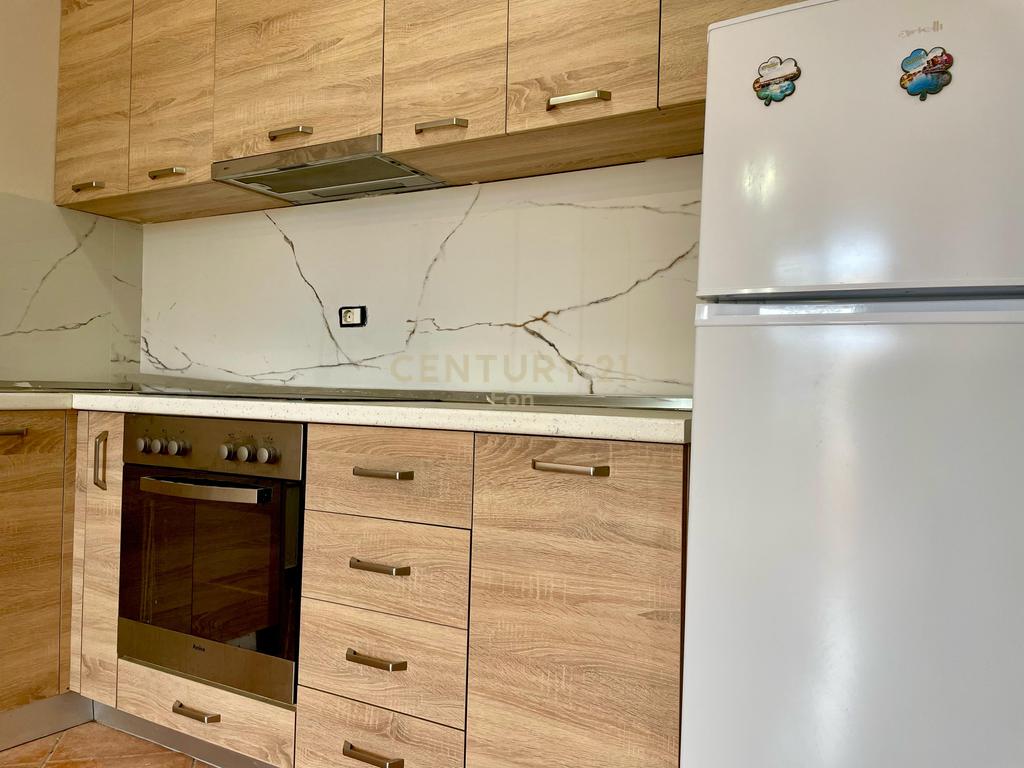 Apartamento 1+1 vista al mar, isla de Kavajë!