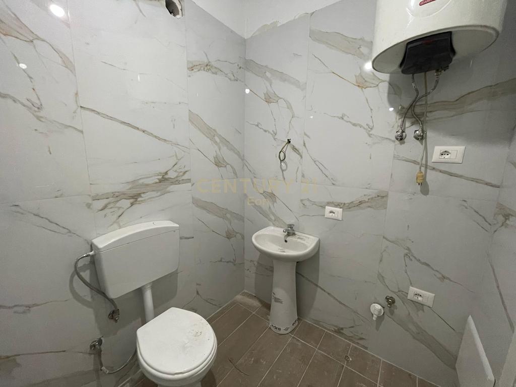 Apartamento 1+1 vista al mar, isla de Kavajë!