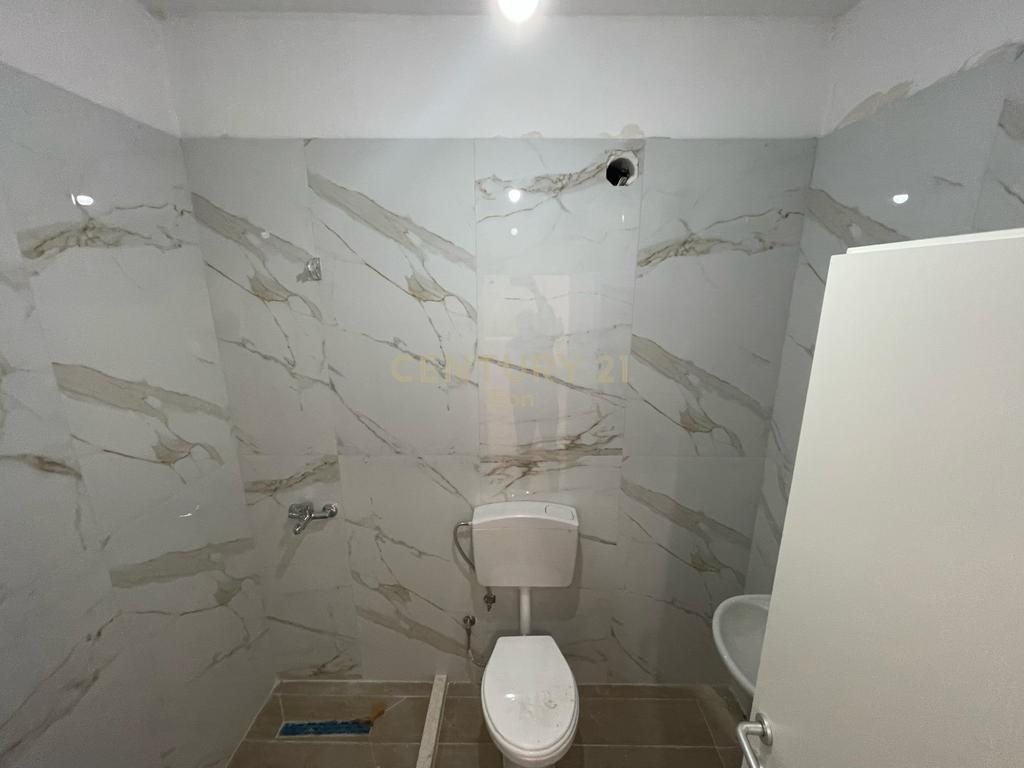 Apartamento 1+1 vista al mar, isla de Kavajë!