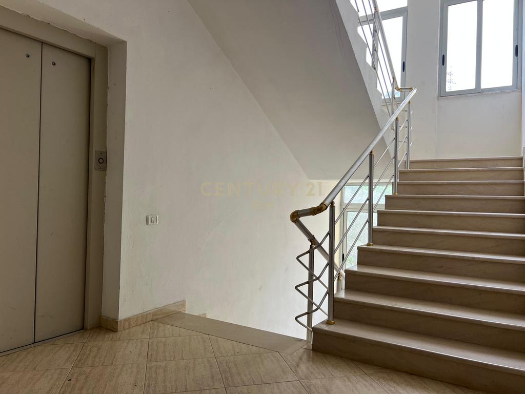 Apartamento 1+1 vista al mar, isla de Kavajë!