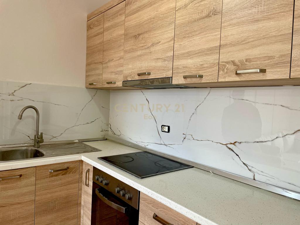 Apartamento 1+1 vista al mar, isla de Kavajë!