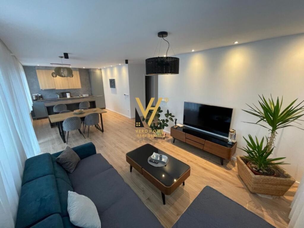 Shitet apartament 2+1+2 ne vlore 115 metra katror