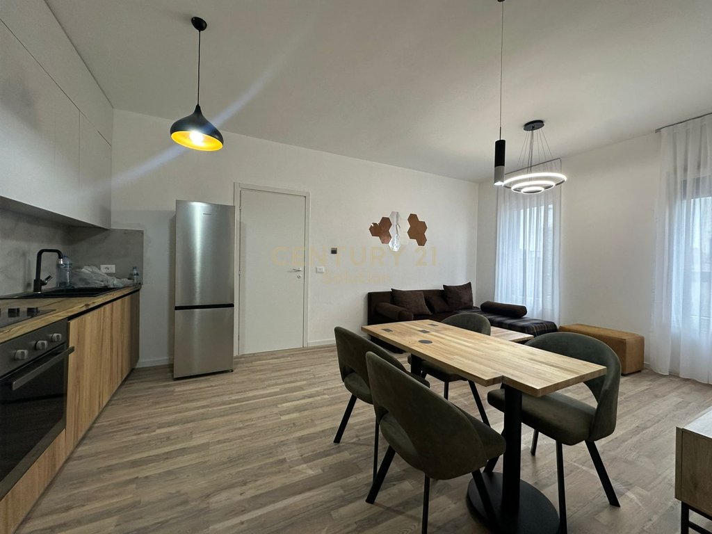 Apartment 2+1+2 +veranda for rent near bulevard te ri!