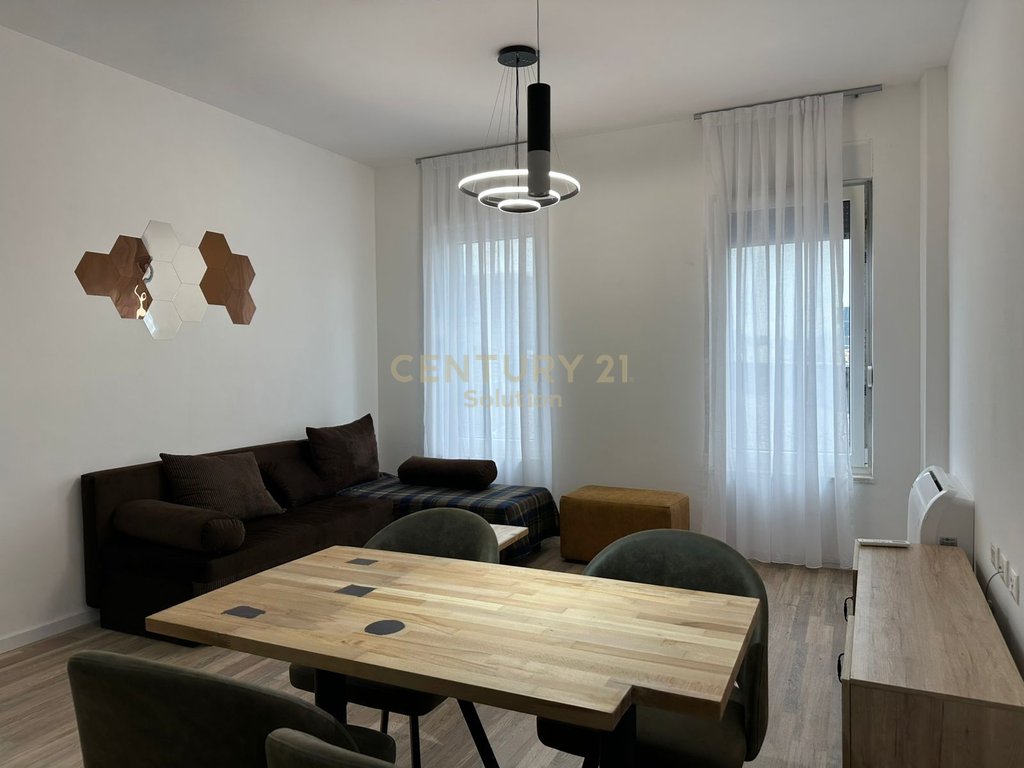 Apartment 2+1+2 +veranda for rent near bulevard te ri!