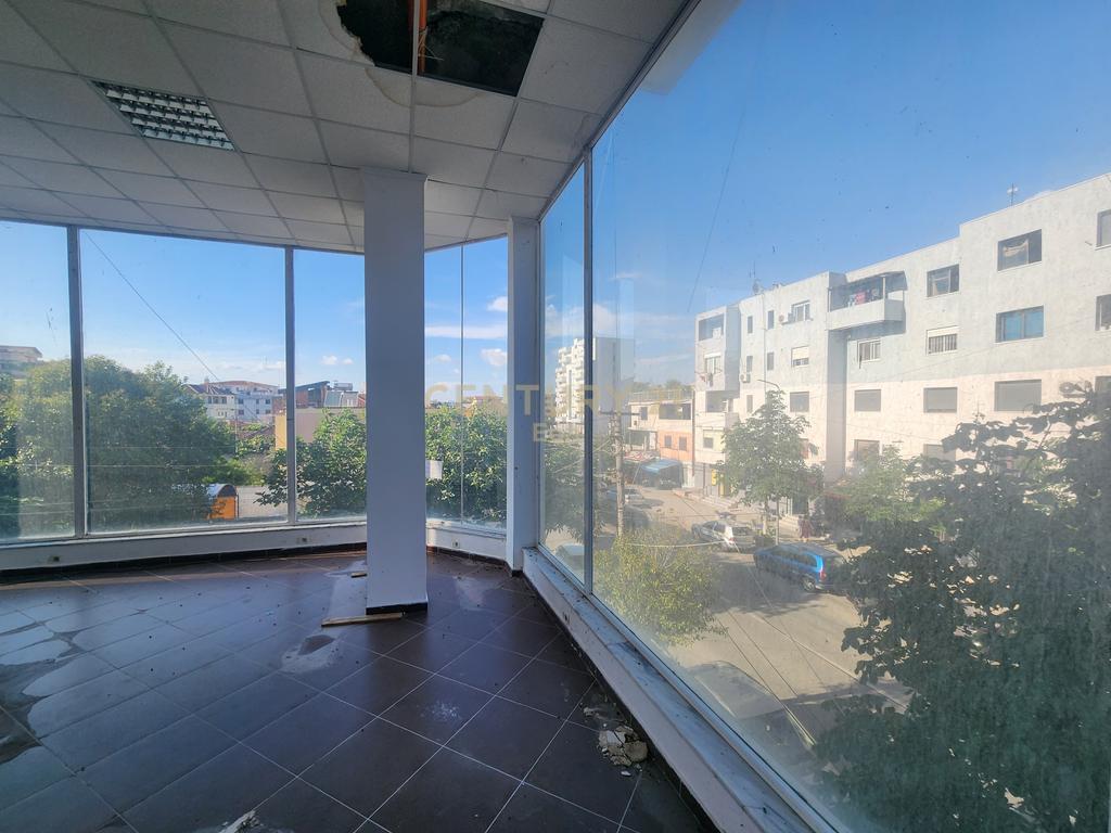 Local comercial en venta cerca del hospital, Durrës - €164,000 | 82.41 m²