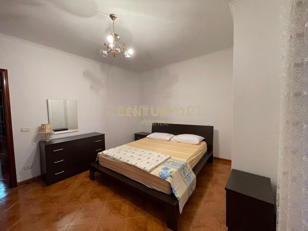 Shitet apartament 3+1+2t+3 ballkone prane markates durres!