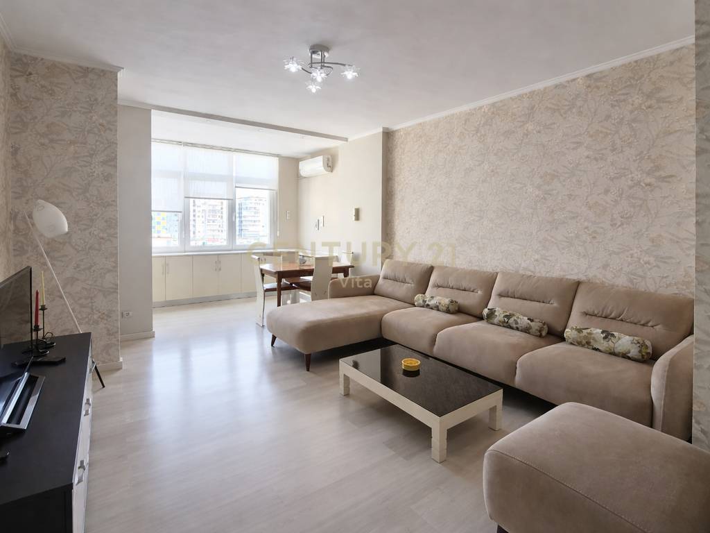 Shitet apartament 3+1+2t+3 ballkone prane markates durres!