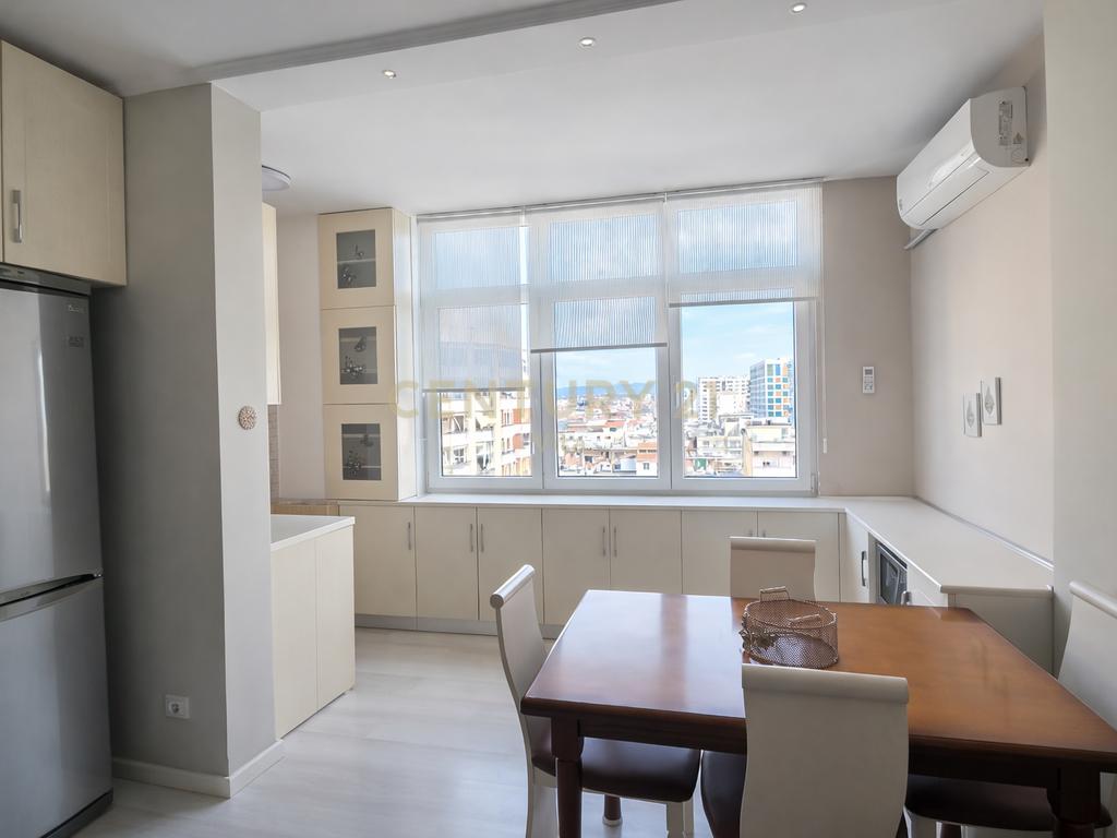 Shitet apartament 3+1+2t+3 ballkone prane markates durres!