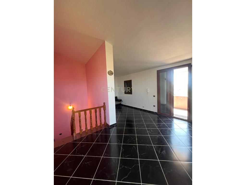 Villa à vendre à shijak !!
