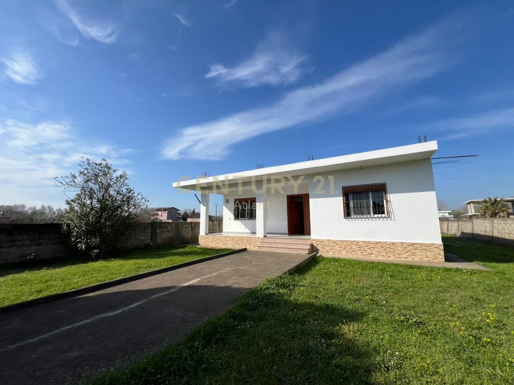 Villa à vendre à shijak !!