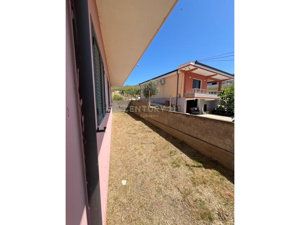 Villa à vendre à shijak !!