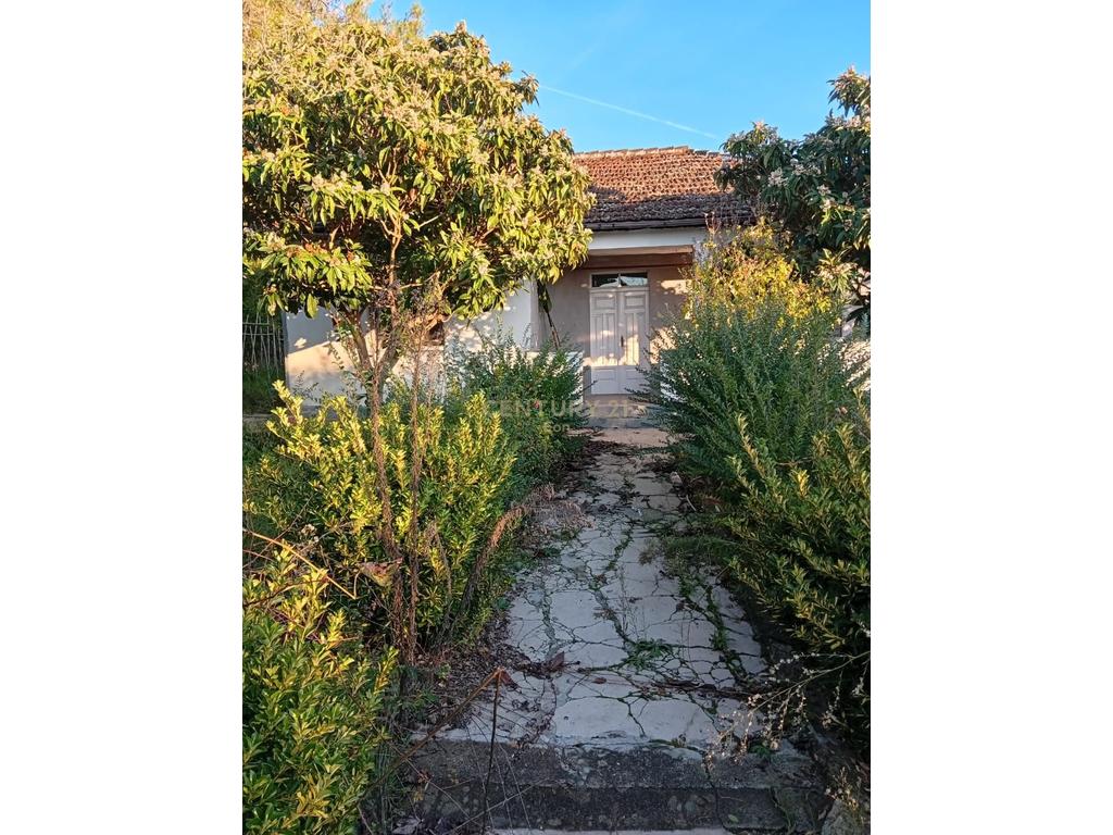 Villa à vendre à shijak !!