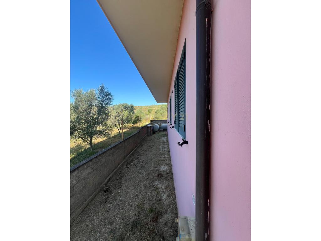 Villa à vendre à shijak !!