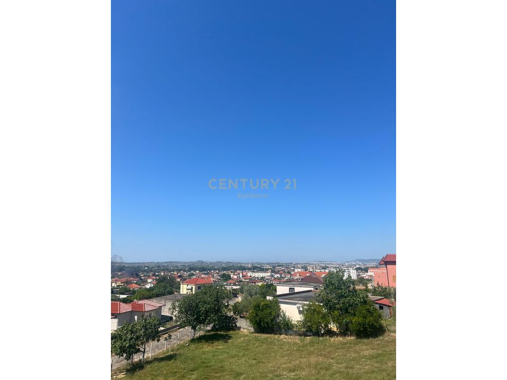 Villa à vendre à shijak !!