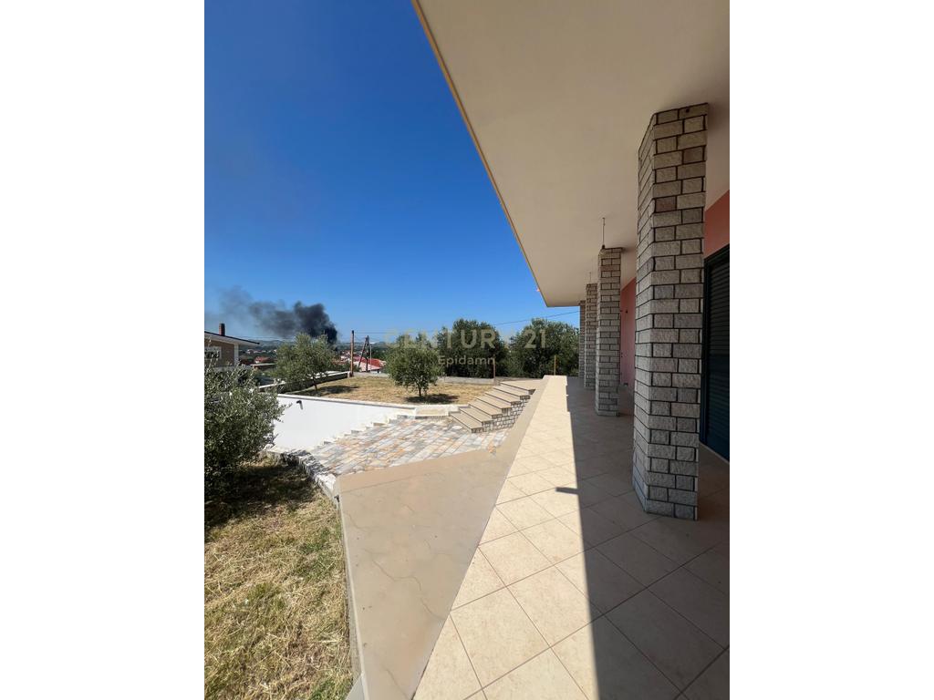 Villa à vendre à shijak !!