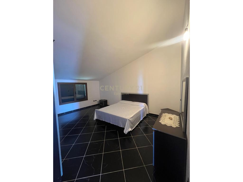 Villa à vendre à shijak !!