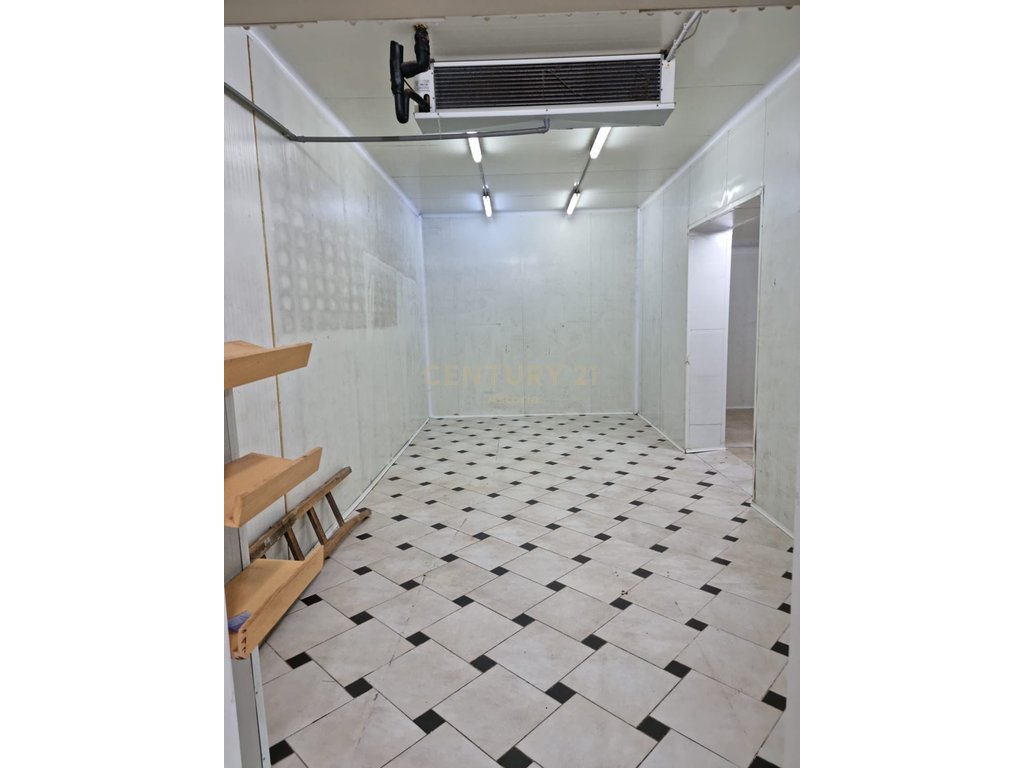 Magasin à vendre à selite!