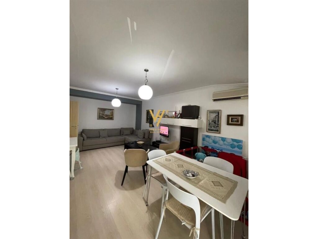 Apartamento en venta 2+1+2+balcón en ish Blloku 112 metros cuadrados