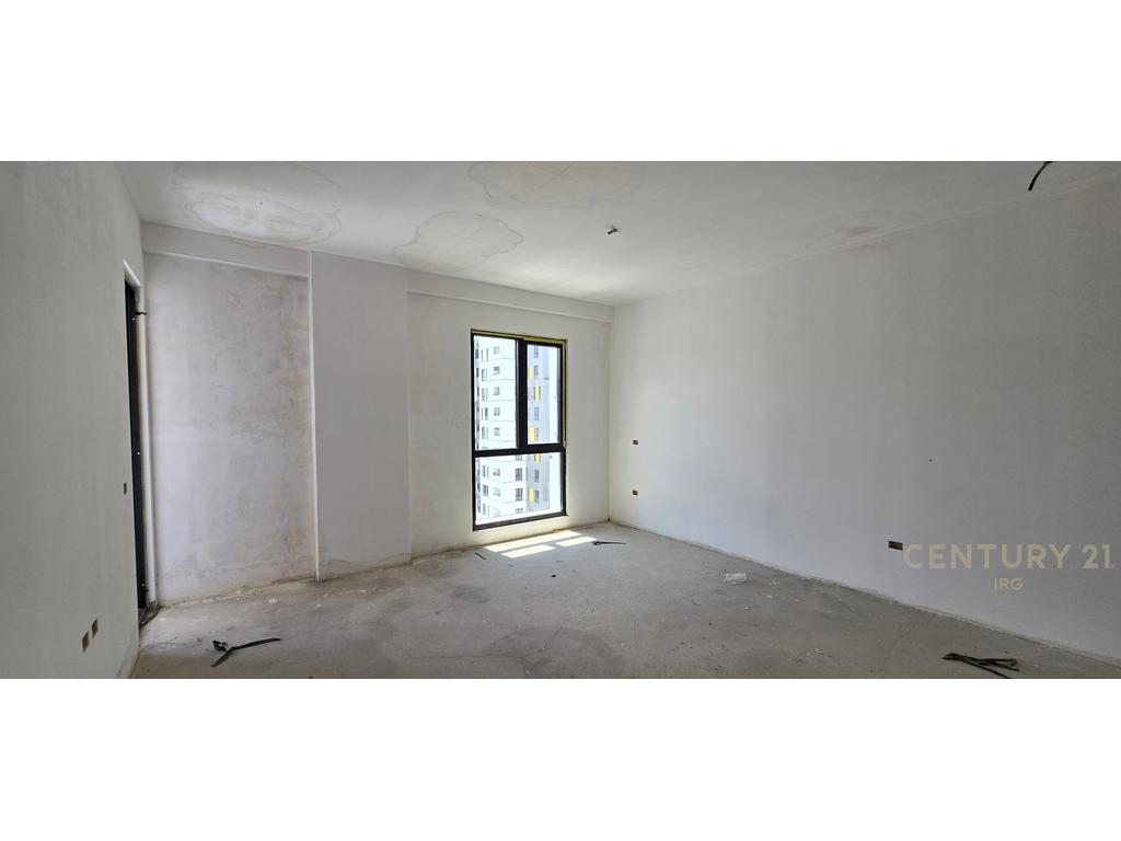 Espace lumineux à vendre/louer à square 21!